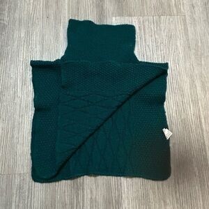 🛍️2/$12
Vintage 70’s green knit mock turtleneck to wear under sweater. EEUC.